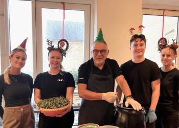 Holdet i Café Vognporten står igen klar til julemarked på Børglum Kloster. Foto: Privat.