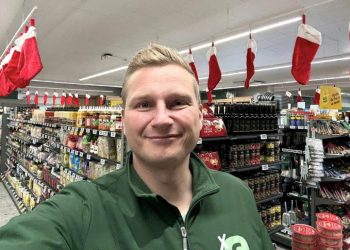 Daniel Vestergaard hos Min Købmand i Lendum. Privatfoto