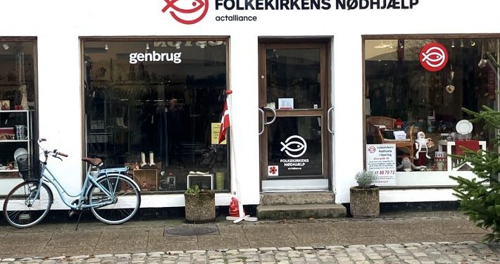 Folkekirkens Nødhjælp har genbrugsbutik her i Østergade i Hjørring. Foto: Palle W. Nielsen
