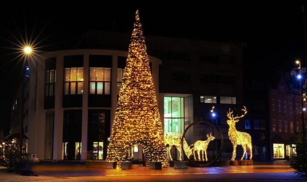 Flot juleudsmykning på Springvandspladsen i Hjørring. Privatfoto