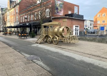 Juletoget Krumme Ekspressen blev en realitet i 2023, da Salling Fondene på initiativ af A-Z i Hjørring – en del af Bilkakæden – kom med en kvart million kroner til det daværende Hjørring Handels fine projekt. Foto: Palle W. Nielsen