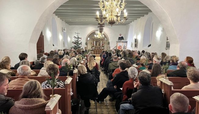 Juleaftens-gudstjeneste i Tversted Kirke. Privat arkivfoto