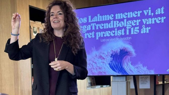Julia Lahme Hun præsenterer også deltagerne for de megatrends, der vil præge ledelse, rekruttering, produktudvikling og kundeefterspørgsel i de kommende år. Foto: Kornets Hus