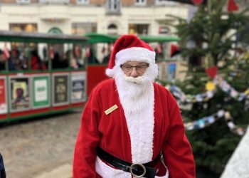 Krumme Julemand foran Krummetoget. Arkivfoto: Palle W. Nielsen