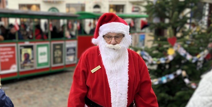 Krumme Julemand foran Krummetoget. Arkivfoto: Palle W. Nielsen