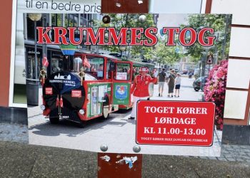 Skiltet på perronen på Springvandspladsen  gælder igen fra lørdag den 15. november. Foto: Palle W. Nielsen