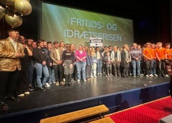 Prismodtagere på scenen på Vendelbohus. Pressefoto