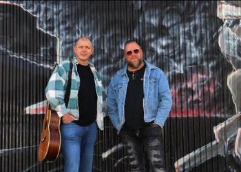 Smeden er Søren Madsen, som også er kendt fra musicalscenen og det succesfulde ZZ Top Jam-coverband.
MaZZen er Michael Højby, en garvet troubadour, der har turneret land og rige rundt i mange år. Pressefoto