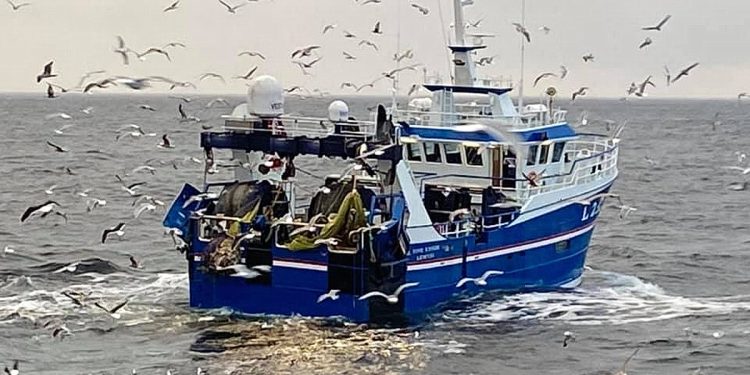 Den danske trawler Aaltje Postma skal forsøge at fiske med trawludstyret i norsk farvand. Foto Aaltje Postma.