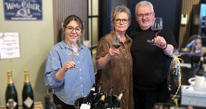 Vibeke, Randi og Arne ønsker alle et rigtig godt nytår. Foto: Palle W. Nielsen