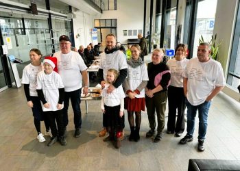 Årets frivillige hold bag alt det praktiske arbejde til arrangementet hos Hirtshals Transport Center. Foto: Niels Skipper.