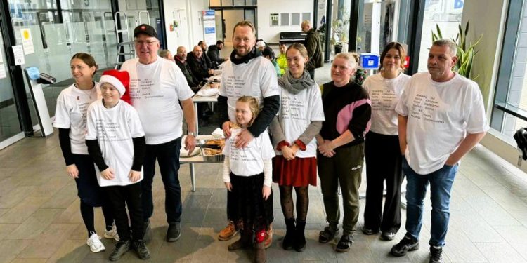 Årets frivillige hold bag alt det praktiske arbejde til arrangementet hos Hirtshals Transport Center. Foto: Niels Skipper.