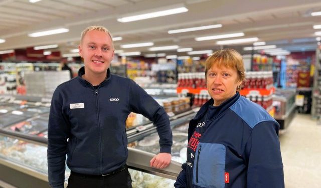 Uddeler Jens Mejer og Hanna fra Ukraine. Foto: Business Hjørring.