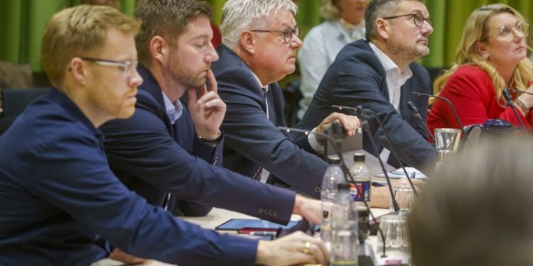 Byrådsmedlemmer under det konstituerende byrådsmøde torsdag. Foto: Hans Ravn.