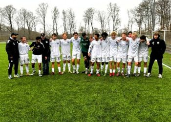 Øverst venstre mod højre,Træner Holgar Djuurhus, Theis Gaardestrup (Skagen IK), Mozamel Yousofi (Hjørring Idrætsforening), Ramus Lehmann (Jetsmark IF), Rasmus Olesen (Hjørring IF), Oliver Frederiksen (Bagterp IF), Mads Houkjær (SHI), Anton Hvidberg (Gug Boldklub), Emil Olesen (Hjørring Idrætsforening), David Wilson (Nørresundby Forenede Boldklubber), Esey Misghina (Hirtshals Boldklub), Malte Vinther Sørensen (Frederikshavn fi), Markus Krogsgaard (AaB), Emil Winther (SHI), Kristoffer Erikslev Thomsen (Vrå/Børglum IF), Alexander Kjeldsen (Aabybro IF), William Kjeldahl (Team Østvendsyssel), Fraværende var træner Emil Damgaard. Foto: Vendsyssel FF.