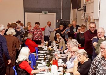 Der var fuld fart på futtoget, da “Nu det jul igen” blev spillet. Foto: Helge Jensen.