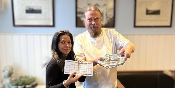 Klerly og Åge Vinther med næste års Pixibog. Foto: Palle W. Nielsen