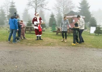 Julemanden besøgte denne 4. søndag i advent Mellemgård ved Sindal. Foto: Niels Skipper.