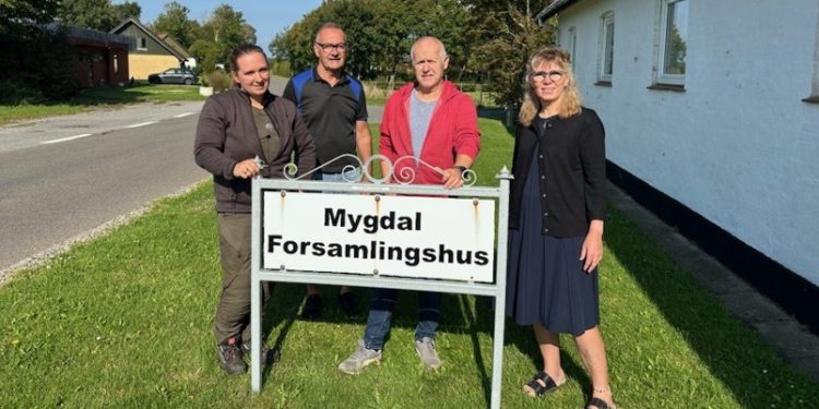 Bestyrelsen i Mygdal Kultur- og Forsamlingshus, er glade for støtten fra fondene. Foto: Privat.