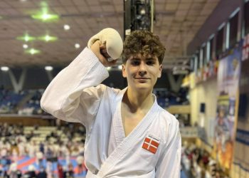 Noah Rosengaard med landsholdet i Rumænien. Foto: Tokon Hjørring Karate.