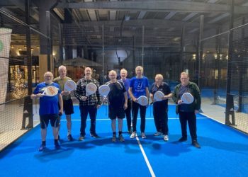 Alle mand klar til en omgang padel . Foto: Per Andersen.