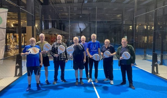 Alle mand klar til en omgang padel . Foto: Per Andersen.
