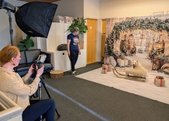 Fotograf Monica Højer havde en travl lørdag med Julefotografering hos Helsehunden.