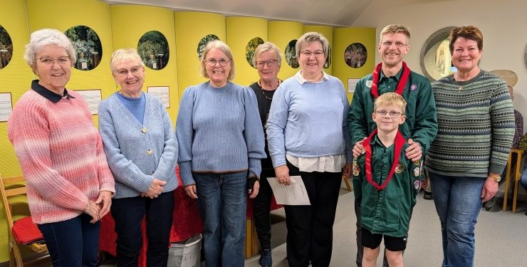 Haveholdet på Hirtshals Museum uddelte sommerens overskud til fem forskellige frivillige hold.