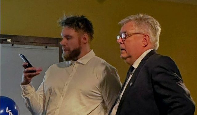 Far og søn - Jens Peter og Søren Smalbro. Foto: Privat.