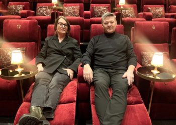 Veteranrådgiver Tina Haurslev og biografdirektør Benny Bruun i det flotte MovieHouse Hjørring. Foto: Palle W. Nielsen
