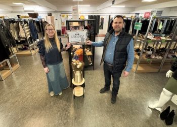Dorthe og René Høst byder velkommen i 2HandStore på Farøvej i Hjørring. Foto: Palle W. Nielsen