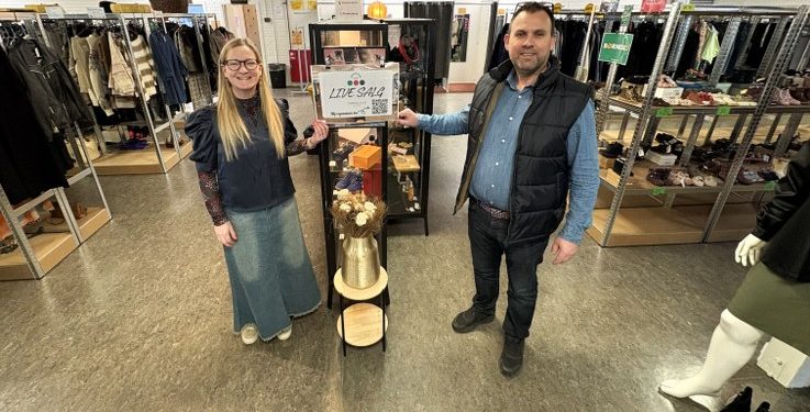 Dorthe og René Høst byder velkommen i 2HandStore på Farøvej i Hjørring. Foto: Palle W. Nielsen