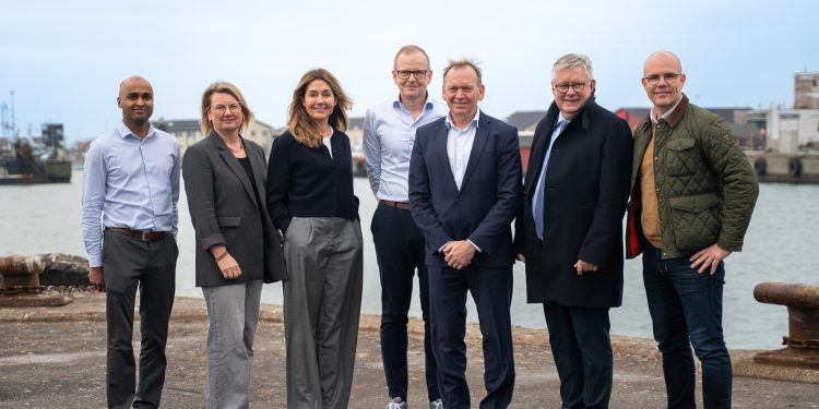 Hirtshals Havns bestyrelse består af fire erhvervsprofiler, tre lokalpolitikere samt en medarbejderrepræsentant (på billedet mangler bestyrelsesmedlem Poul Nielsen). Foto: Hirtshals Havn.