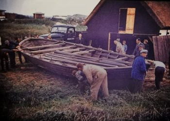 Bjergelavets gæve folk ved fladbåden anno 1950. Foto: Tornby Bjergelav.