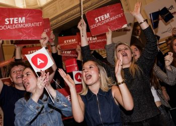 Unge socialdemokrater fra DSU i  Landstingssalen på Christiansborg. Foto: Olafur Gestsson/Skolevalg 2026.