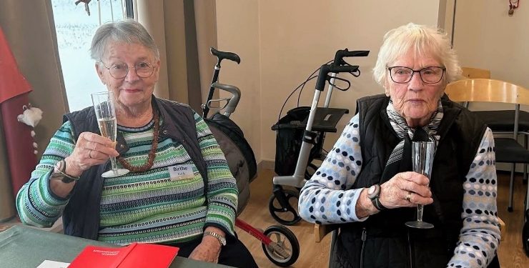 Beboerne på Soldalhus ønskede hinanden Godt Nytår. Privatfoto.