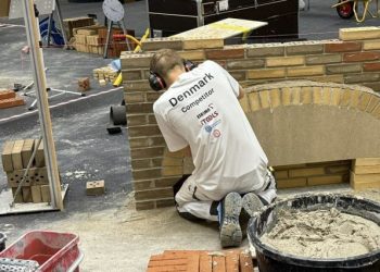AMU er arbejdsmarkedets schweizerkniv – slib den inden det er for sent, Christiansborg, lyder opfordringen fra Klimek. Foto: Privat.