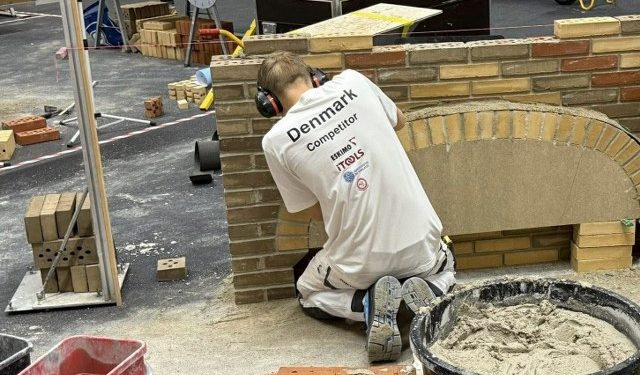 AMU er arbejdsmarkedets schweizerkniv – slib den inden det er for sent, Christiansborg, lyder opfordringen fra Klimek. Foto: Privat.