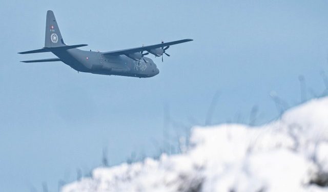 Hercules lavt over Tversted. Foto: Inge Møller.