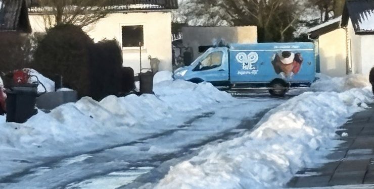 Hjem-IS på glatis for enden af vejen. Foto: Palle W. Nielsen