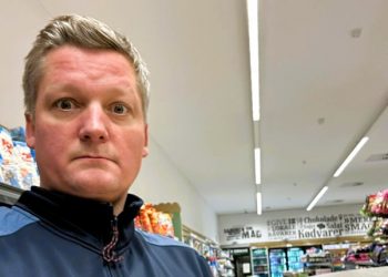 Ansigtsudtrykket bærer ikke ligefrem præg af begejstring ved udsigten til vinterbadning. Foto: Privat.
