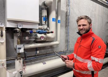 Jonas Ilum Sørensen fra Greenport North er klar til at hjælpe flere Hirtshals-virksomheder i gang 
med det nye energiværktøj. Foto: Greenport North.
