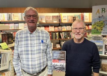 Boghandler Lars Christoffersen og forfatter Jens-Peter Fage Madsen. Foto: Palle W. Nielsen