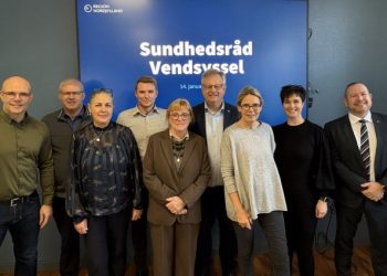 Forrest fra venstre: Mette Hardam (V), Kirsten Morild Andersen (S), Lene Linnemann (SF)
Bagerst fra venstre: Per Møller (K), Arne Boelt (S), Michael Møller Kristensen (SF), Mogens Gade (V), Anne Honoré Østergaard (V), Carsten Ullmann Andersen (Æ). Foto: Sundhedsråd Vendsyssel.