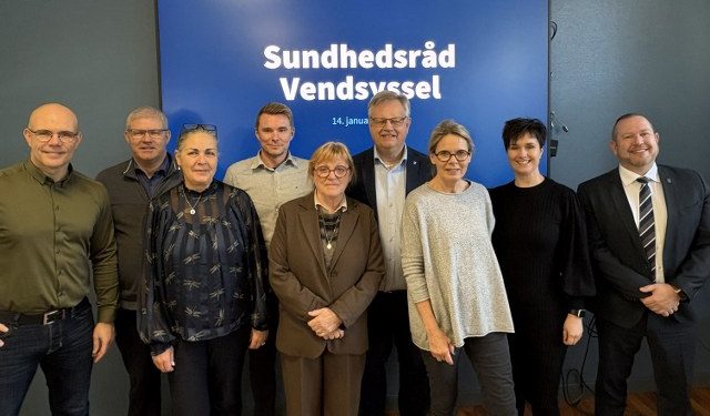 Forrest fra venstre: Mette Hardam (V), Kirsten Morild Andersen (S), Lene Linnemann (SF)
Bagerst fra venstre: Per Møller (K), Arne Boelt (S), Michael Møller Kristensen (SF), Mogens Gade (V), Anne Honoré Østergaard (V), Carsten Ullmann Andersen (Æ). Foto: Sundhedsråd Vendsyssel.