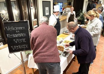 De mange gæster på Restaurant Tannishus nød den dejlige mad, den gode betjeningen og den hyggelige stemning. Foto: Palle W. Nielsen