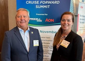 Cruise Manager Karen Christine Steenberg sammen med havnedirektør Willy B. Hansen, Skagen Havn. Privatfoto