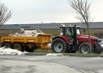 Hjørring Kommune arbejder på højtryk med at fjerne sne. Foto: Palle W. Nielsen
