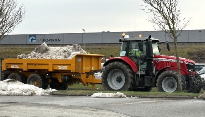 Hjørring Kommune arbejder på højtryk med at fjerne sne. Foto: Palle W. Nielsen