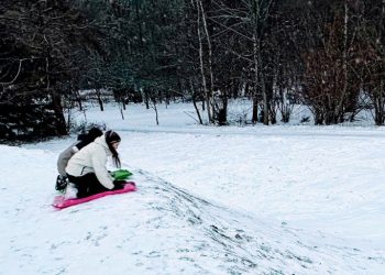Unge fra Vinther-familien hygger sig i Tversted. Foto: Palle W. Nielsen